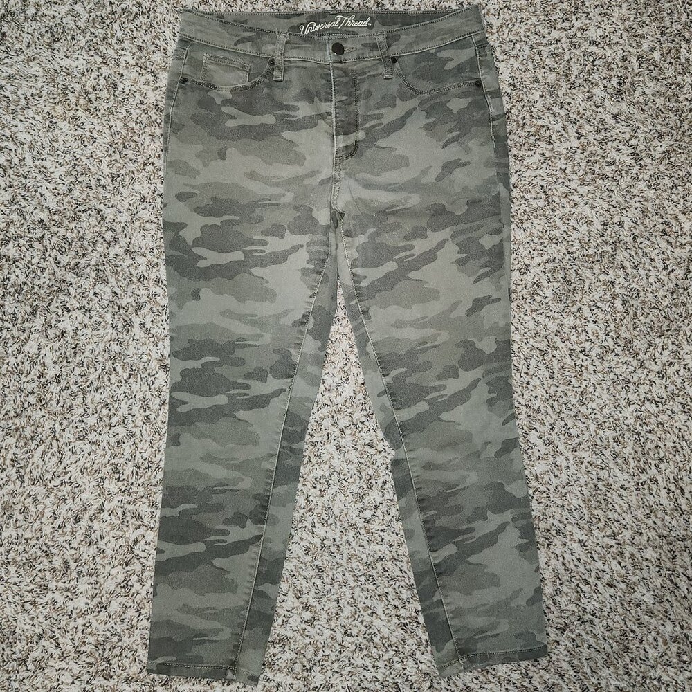 Universal Thread High-Rise Skinny Capri Jeans Green Camo Size 8